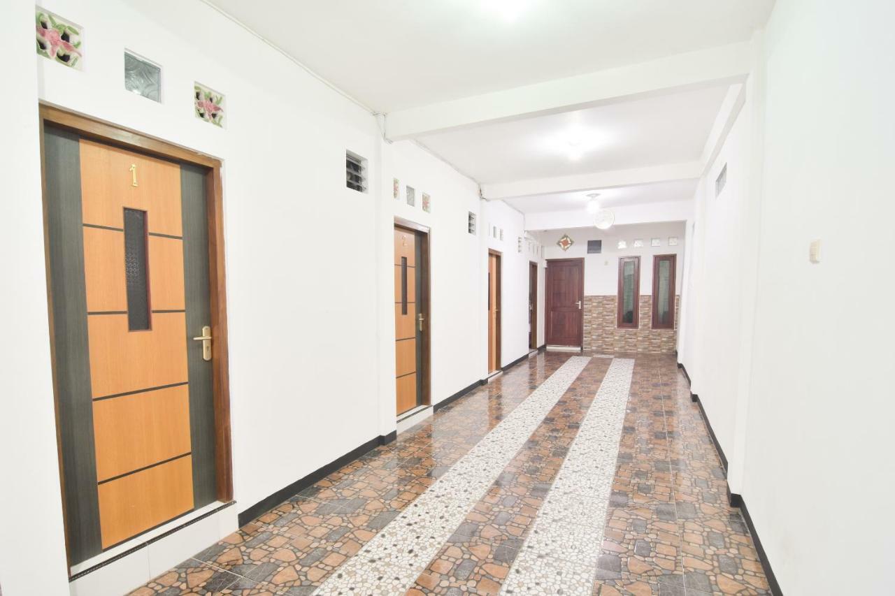 Dua Putri Villa Pasuruan Extérieur photo