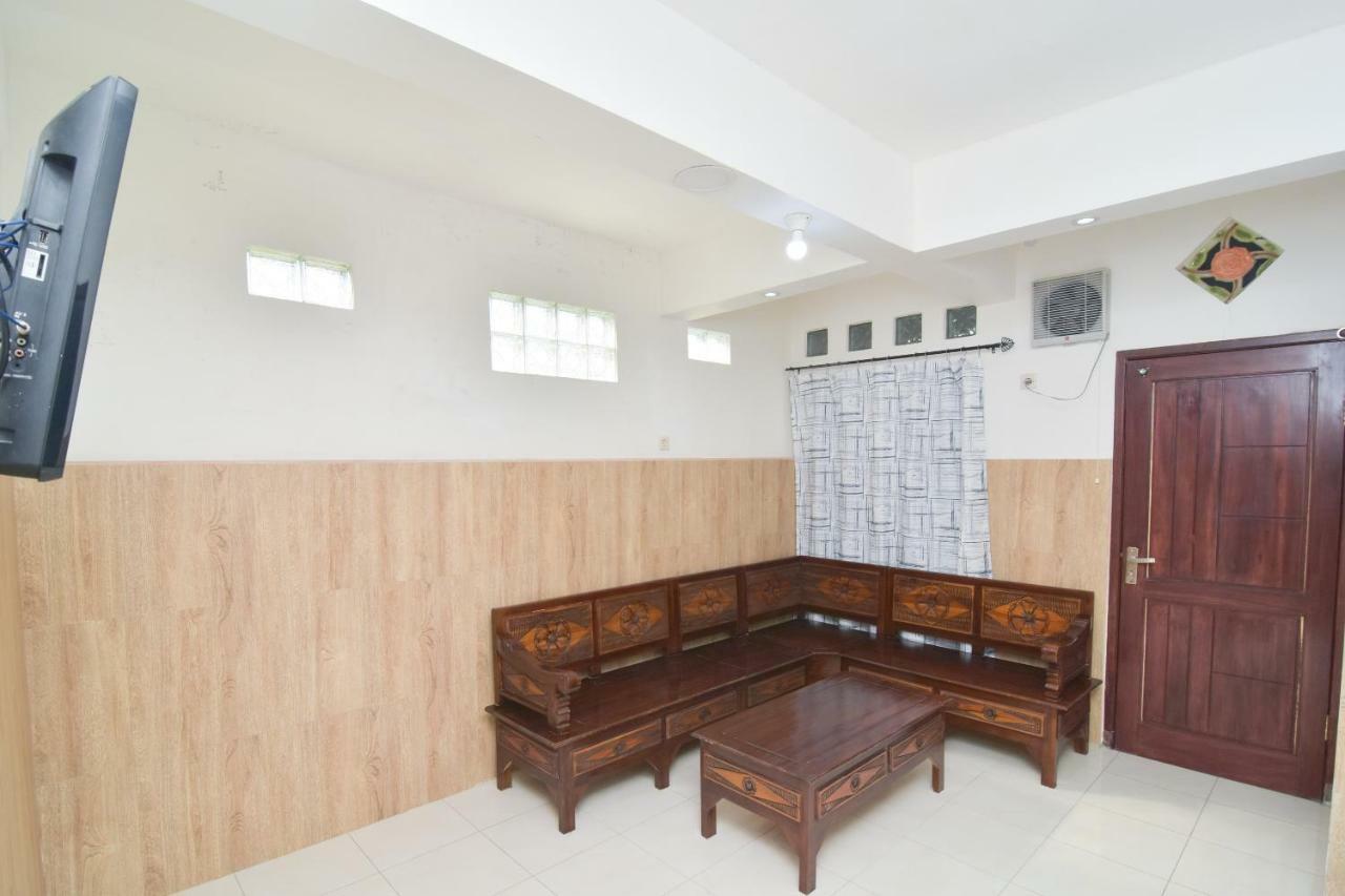 Dua Putri Villa Pasuruan Extérieur photo